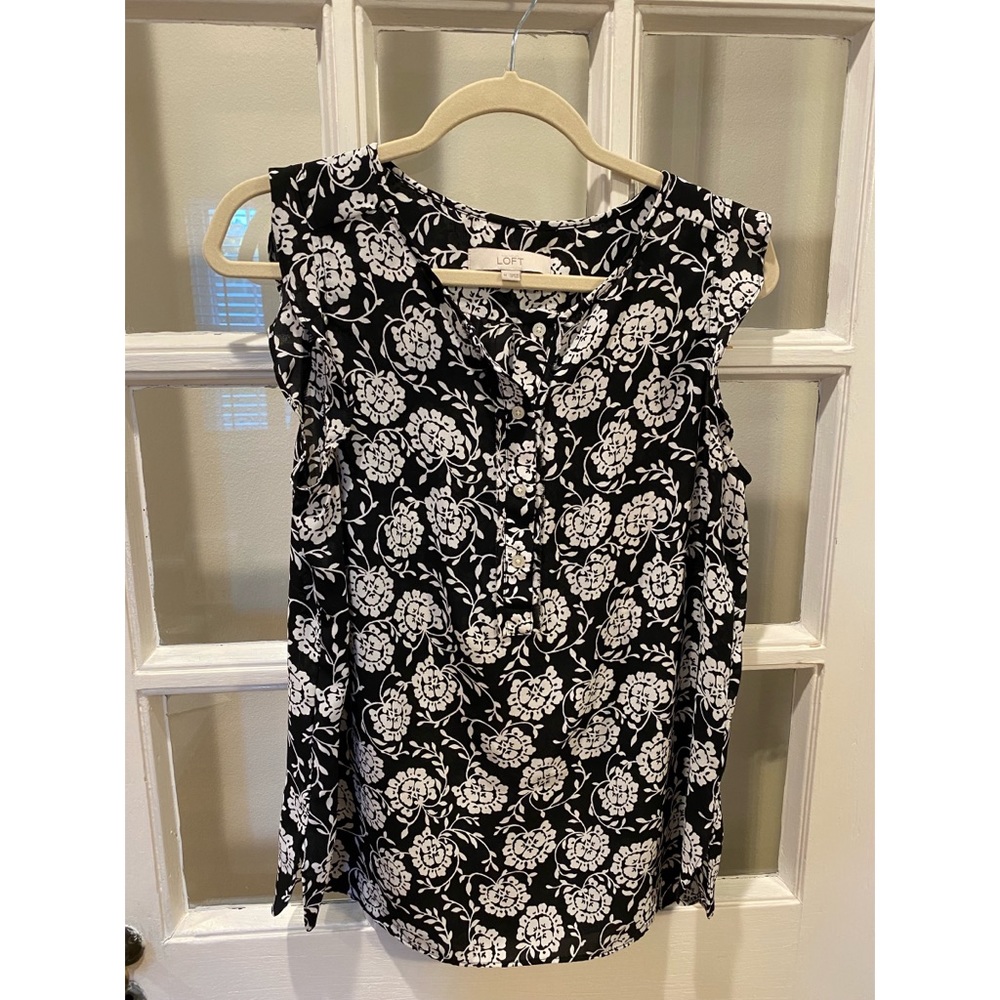 Ann Taylor LOFT Black & White Floral Ruffle Sleeveless Top Size Medium